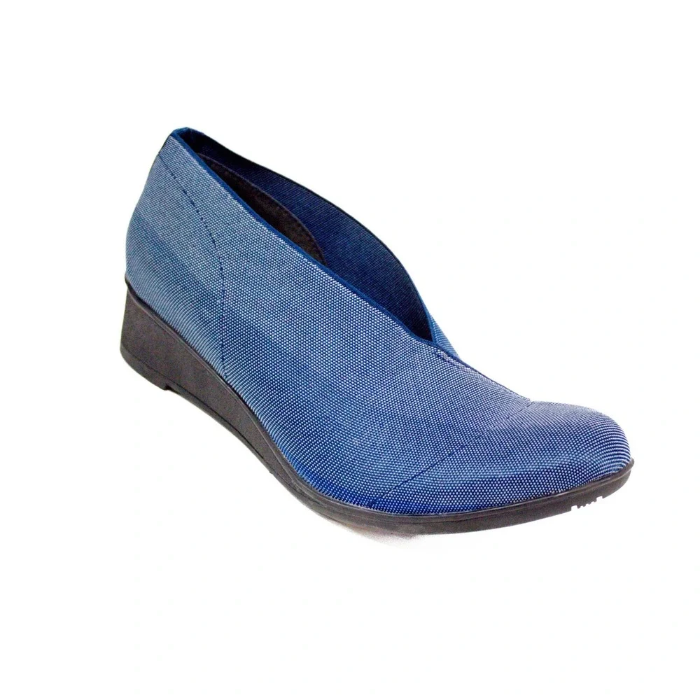 Charleston Shoe Co The Cape Toe Wedge Loafer V-Cut Low Heel Women's Size 8